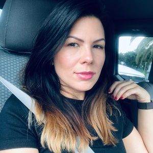 Meet your Posher, Dania gonzalez